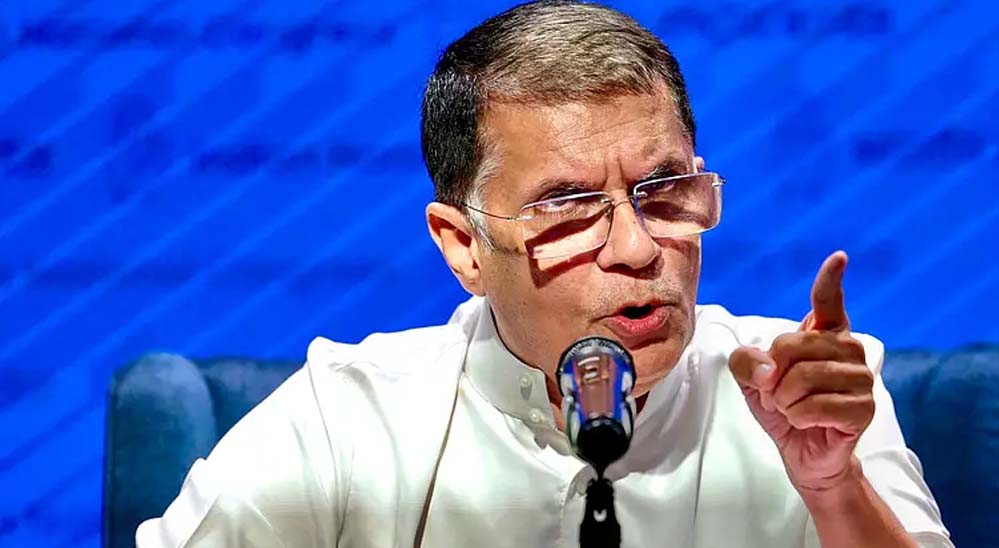 मुसीबत में घिरे पवन खेड़ा, दिल्ली और असम पुलिस ने की उनके घर पर छापेमारी