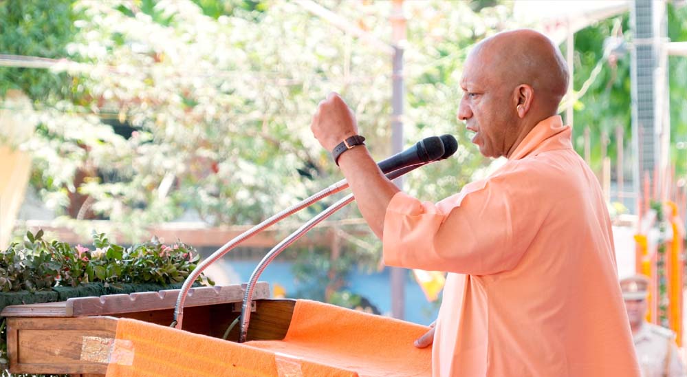 भाजपा के स्थापना दिवस पर सीएम योगी ने गोरखनाथ मंदिर के हिंदू सेवाश्रम भवन पर फहराया पार्टी का झंडा भाजपा के स्थापना दिवस पर सीएम योगी ने गोरखनाथ मंदिर के हिंदू सेवाश्रम भवन पर फहराया पार्टी का झंडा