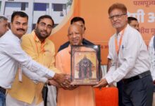 सरकार मूल्यों व आदर्शों पर आधारित पत्रकारिता के साथ: सीएम योगी