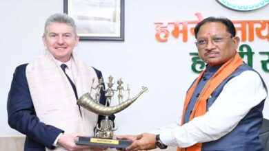मुख्यमंत्री विष्णु देव साय से आस्ट्रेलिया के महावाणिज्य दूत बर्नार्ड लिंच ने की सौजन्य मुलाकात