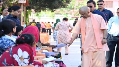 जनता दर्शन: गोरखनाथ मंदिर में 200 लोगों से मुलाकात कर उनकी समस्याएं सुनीं मुख्यमंत्री योगी आदित्यनाथ ने