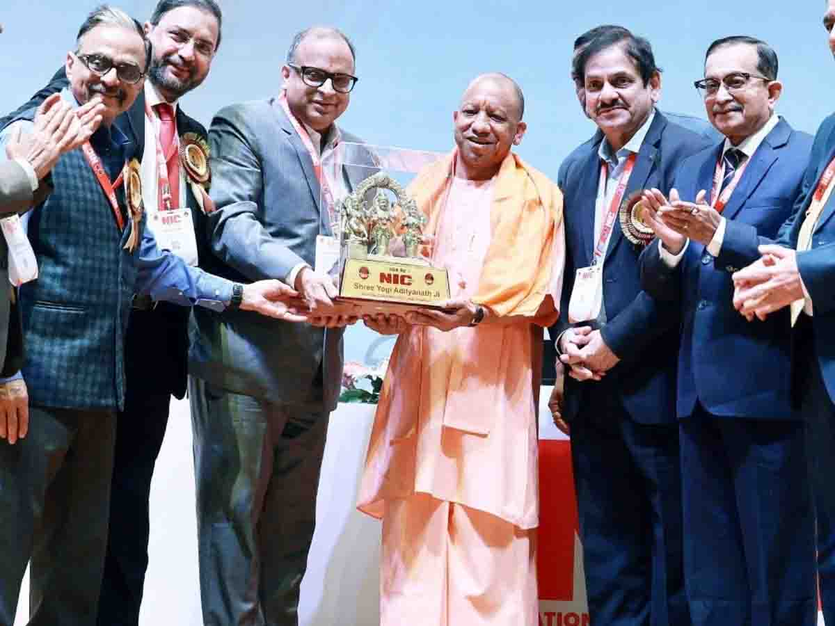 सीएम योगी, स्मार्टफोन की लत बनी बीमारी, हार्ट अटैक का बढ़ा खतरा