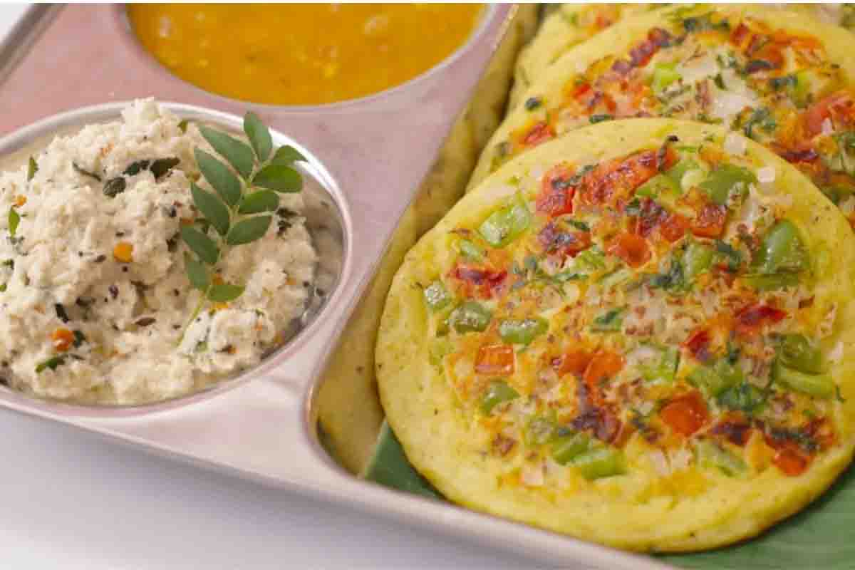 सिर्फ 15 मिनट में तैयार करें प्रोटीन से भरपूर मूंग दाल उत्तपम, साथ में बनाएं फ्रेश नारियल की चटपटी चटनी
