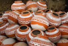 घर में पानी के मटके रखने के वास्तु नियम: सुख-समृद्धि और धन की बढ़ोतरी के लिए