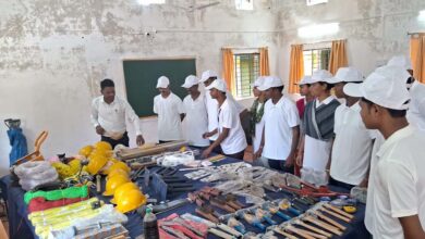 उत्तर बस्तर कांकेर : विशेष लेख : कभी बंदूक थामकर हिंसा करने वाले माओवादी अब सीख रहे हुनर