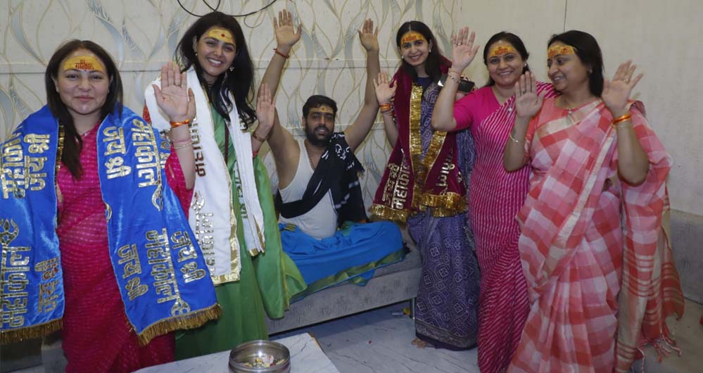 केरला स्टोरी-2 और साउथ इंडियन फिल्म की एक्ट्रेस महाकाल पहुंची, कई सितारों ने किए दर्शन केरला स्टोरी-2 और साउथ इंडियन फिल्म की एक्ट्रेस महाकाल पहुंची, कई सितारों ने किए दर्शन