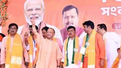 योगी आदित्यनाथ का बंगाल रैली में TMC पर हमला, बोले- “नो कर्फ्यू, नो दंगा, यूपी में सब चंगा”