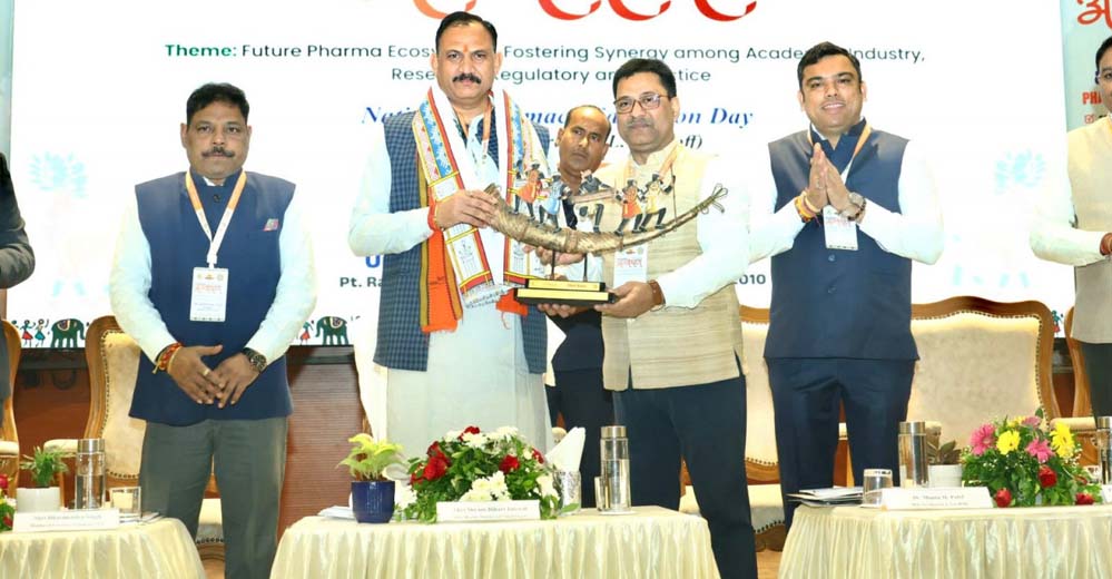 रायपुर : फार्मेसी शिक्षा और शोध से बदलेगी स्वास्थ्य व्यवस्था: स्वास्थ्य मंत्री जायसवाल रायपुर : फार्मेसी शिक्षा और शोध से बदलेगी स्वास्थ्य व्यवस्था: स्वास्थ्य मंत्री जायसवाल