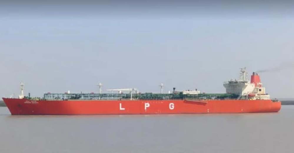 अब देश में नहीं होगी LPG की किल्लत! 15,400 टन रसोई गैस लेकर मुंबई पहुंचा ‘ग्रीन आशा’ टैंकर