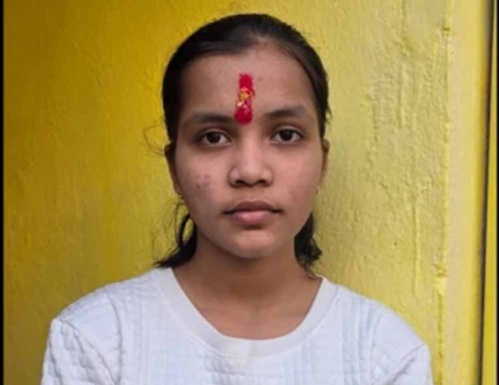 छत्तीसगढ़ टॉपर्स में चमकी कवर्धा की रिया, 98.83% अंक लेकर बनीं सेकंड टॉपर