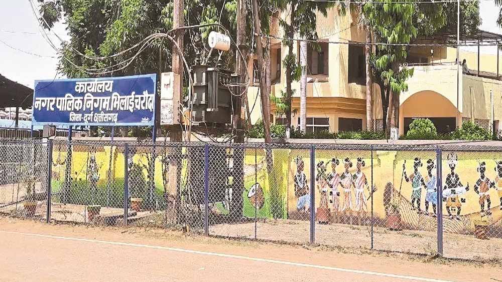 निगम में सख्ती: बिना अनुमति छुट्टी लेने पर रोक, टाउन प्लानिंग के दो अफसर सस्पेंड