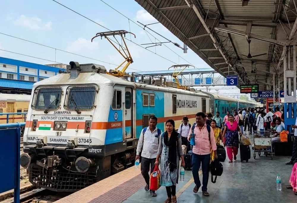 महाराष्ट्र से बंगाल तक 11 स्पेशल ट्रेनें, 1.5 लाख यात्रियों को कंफर्म सीट की बड़ी राहत