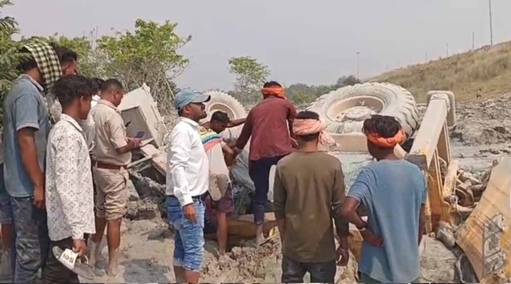 कोरबा हादसा: राखड़ बांध फूटा, जेसीबी ऑपरेटर की मौत; 3 मजदूरों का रेस्क्यू कर बचाई जान