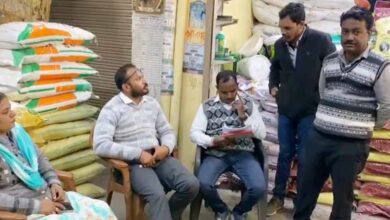 यूरिया की कालाबाजारी पर कार्रवाई तेज, एसडीएम व उप संचालक ने किया निरीक्षण