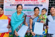 Bastar में महतारी वंदन योजना के लिए KYC अनिवार्य, अपडेट कराने उमड़ी महिलाओं की भीड़