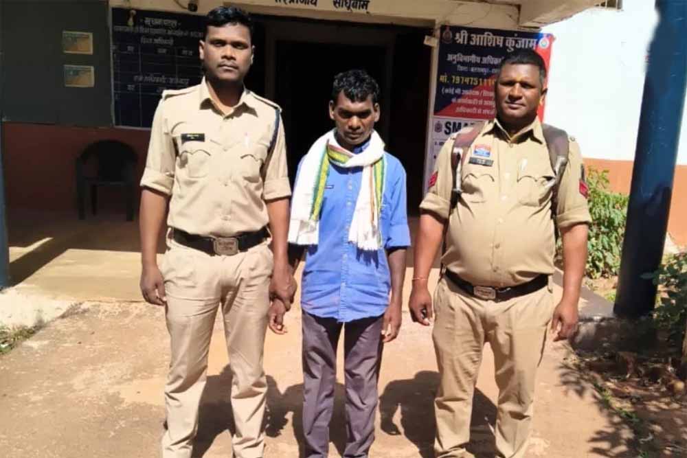 13 साल से फरार नक्सली मुन्ना गिरफ्तार: झारखंड पुलिस को बड़ी सफलता 13 साल से फरार नक्सली मुन्ना गिरफ्तार: झारखंड पुलिस को बड़ी सफलता