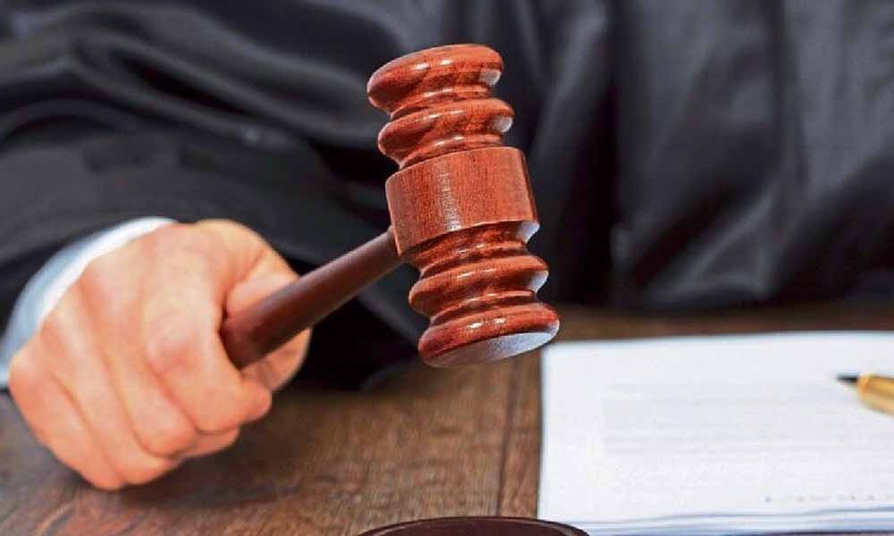 हाईकोर्ट ने कलेक्टर को CEO का प्रभार बदलने से रोका, बहाली का आदेश जारी