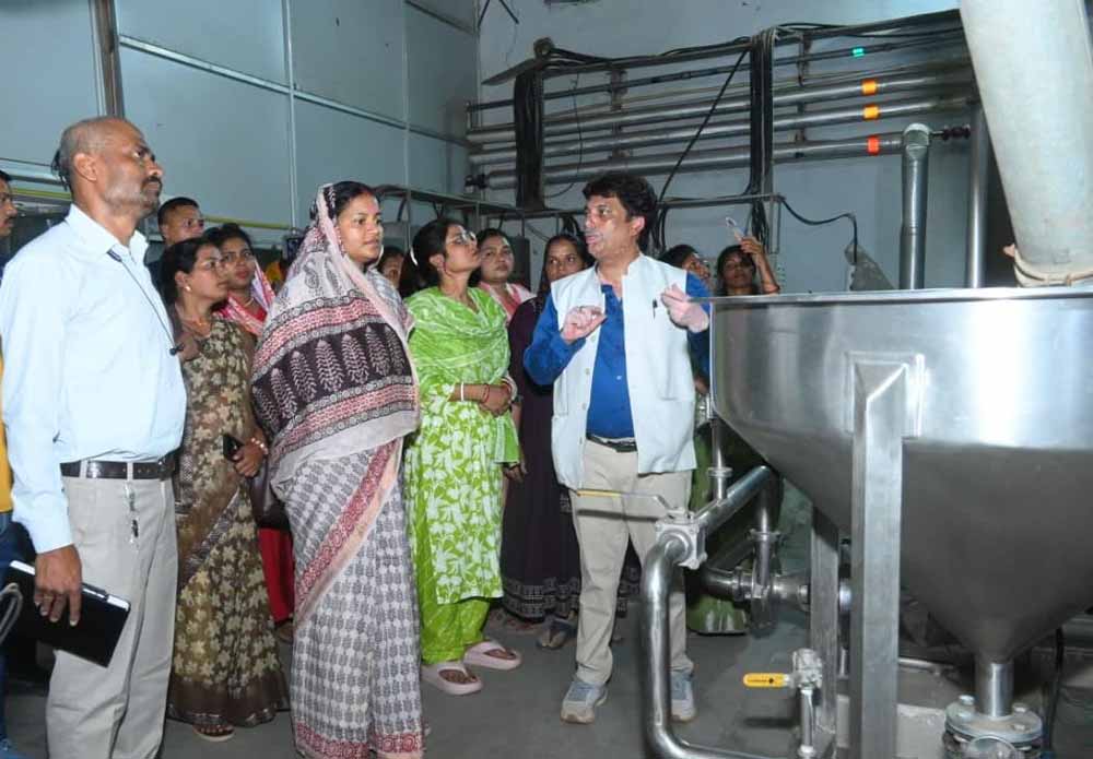 आत्मनिर्भरता की राह: दिशा दर्शन भ्रमण को मंत्री लक्ष्मी राजवाड़े ने बताया सशक्त माध्यम