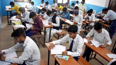 निजी स्कूलों पर DEO का शिकंजा, फीस बढ़ोतरी पर सख्ती; किताब कारोबार पर रोक