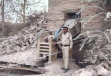 रायपुर में खनिज विभाग का बड़ा एक्शन: 2 चूना पत्थर खदानें सील, 7 हाइवा जब्त