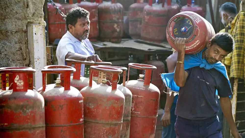 बिना राशन कार्ड भी मिलेगा गैस सिलेंडर! प्रवासी, मजदूर और छात्रों को बड़ी राहत