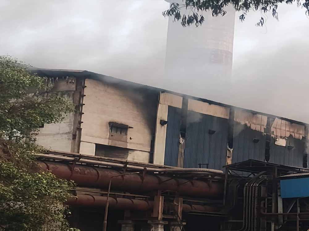 भिलाई स्टील प्लांट में बड़ा हादसा: टर्बाइन ब्लास्ट से 8 मजदूर घायल, कर्मचारियों में मचा हड़कंप भिलाई स्टील प्लांट में बड़ा हादसा: टर्बाइन ब्लास्ट से 8 मजदूर घायल, कर्मचारियों में मचा हड़कंप