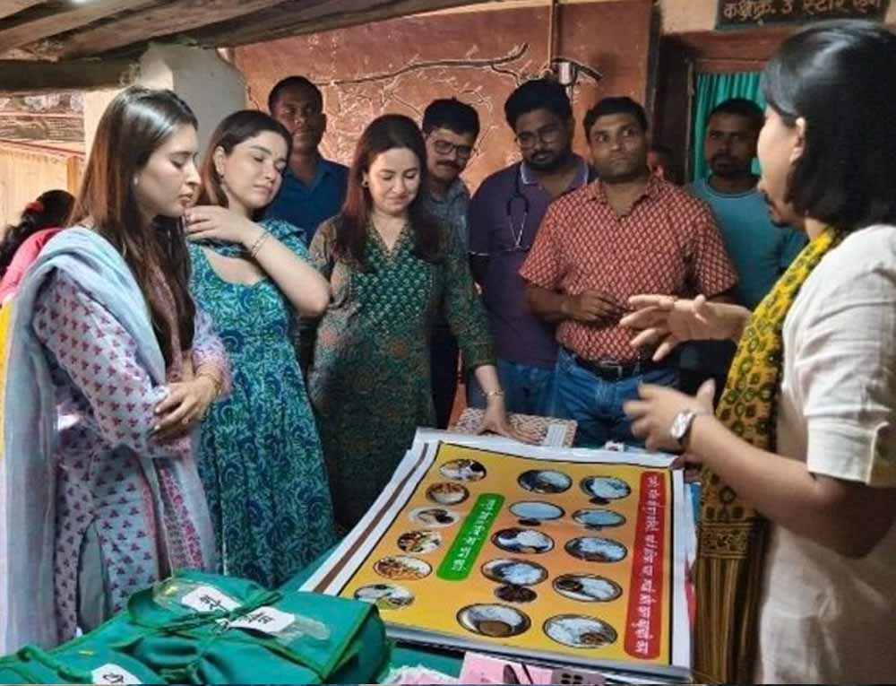 टाइगर रिजर्व में तेंदुलकर परिवार की मौजूदगी: ग्रामीणों से शिक्षा और स्वास्थ्य पर की चर्चा टाइगर रिजर्व में तेंदुलकर परिवार की मौजूदगी: ग्रामीणों से शिक्षा और स्वास्थ्य पर की चर्चा