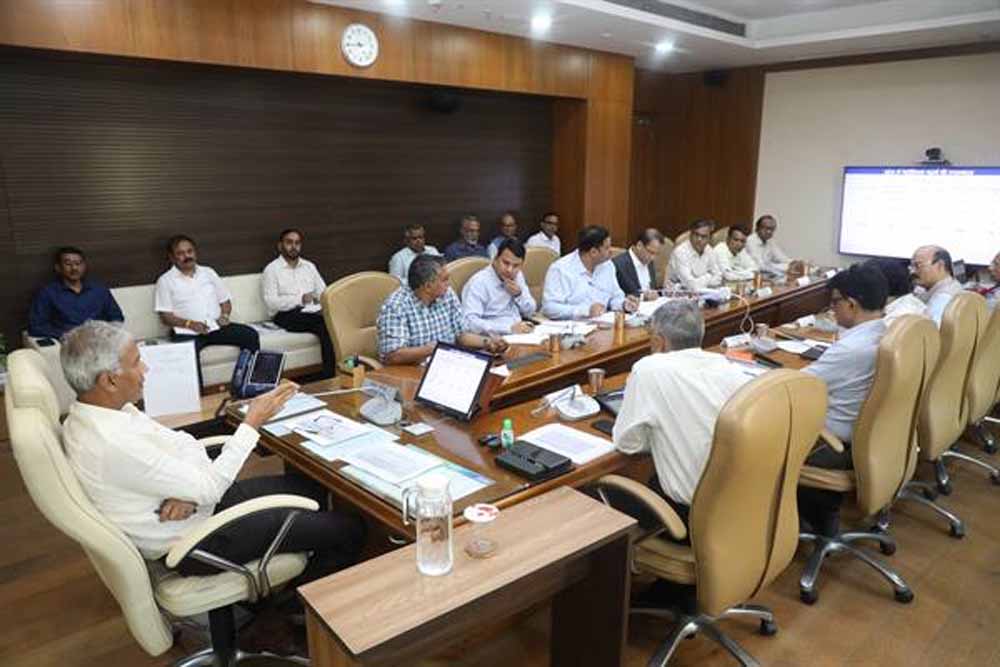 संपूर्ण प्रदेश में पेट्रोलियम पदार्थों की पर्याप्त उपलब्धता : मुख्य सचिव जैन संपूर्ण प्रदेश में पेट्रोलियम पदार्थों की पर्याप्त उपलब्धता : मुख्य सचिव जैन