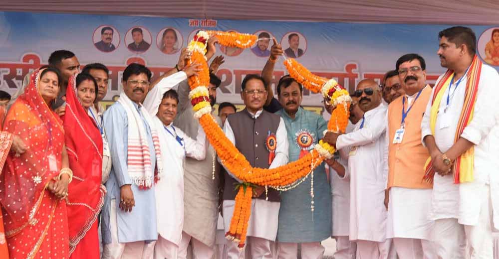 छत्तीसगढ़ में सामूहिक विवाह बना सामाजिक एकता का उत्सव, मुख्यमंत्री ने 13 नवदंपतियों को दिया आशीर्वाद