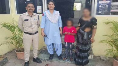 इंदौर के डायल 112 हीरोज सतर्कता और संवेदनशीलता से भटकी बालिका को सुरक्षित घर पहुँचाया