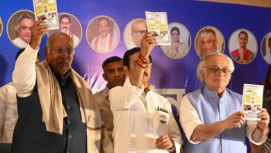 बंगाल में कांग्रेस का बड़ा दांव: महिलाओं को ₹2000 महीना, किसानों को ₹15,000 सालाना—घोषणापत्र में और क्या?