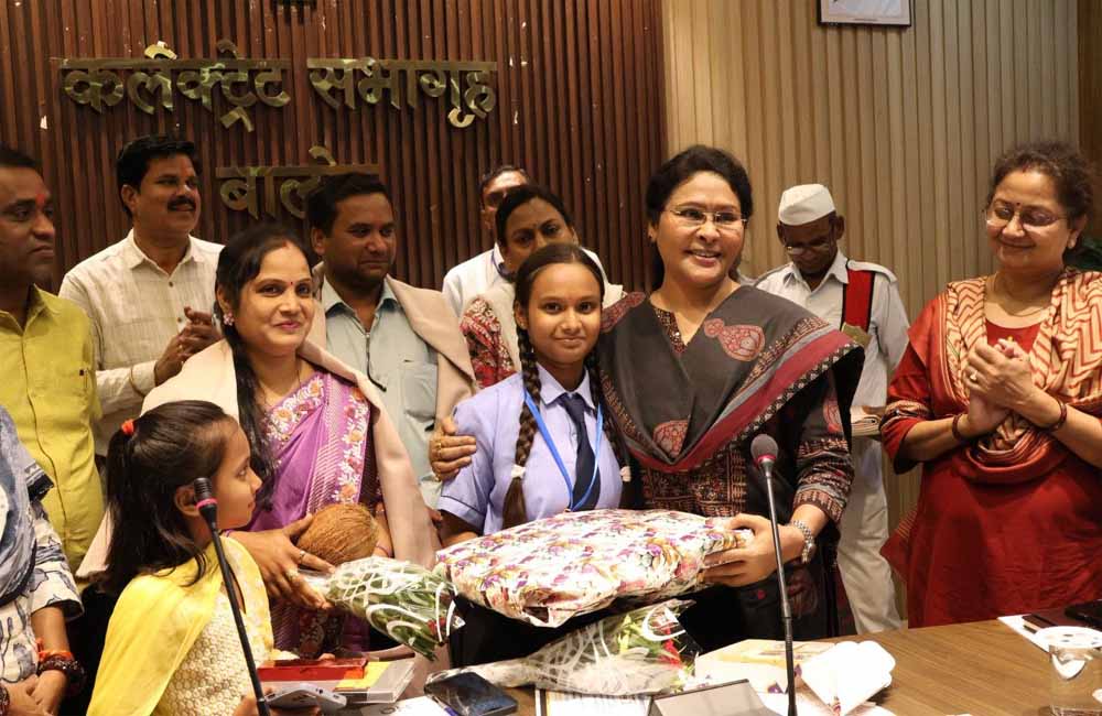 इसरो के यंग साइंटिस्ट प्रोग्राम में चयनित होने वाली हिमांशी साहू का कलेक्टर ने किया सम्मान इसरो के यंग साइंटिस्ट प्रोग्राम