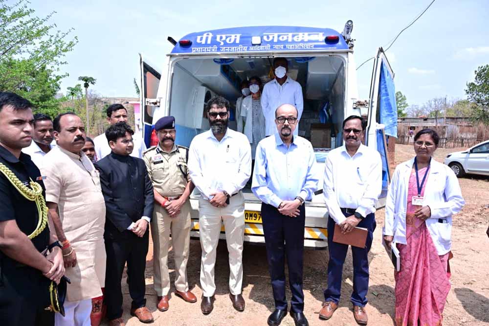 राज्यपाल रमेन डेका ने बेहराखार में पीएम जनमन अंतर्गत संचालित मोबाइल मेडिकल यूनिट का किया अवलोकन राज्यपाल रमेन डेका ने बेहराखार में पीएम जनमन अंतर्गत संचालित मोबाइल मेडिकल यूनिट का किया अवलोकन