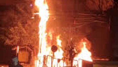 भोपाल के MP नगर में ट्रांसफार्मर ब्लास्ट: फॉर्च्यूनर कार चपेट में, इलाके में अफरा-तफरी