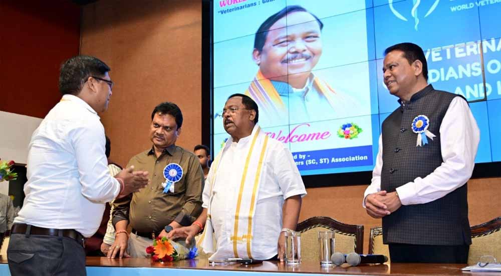 पशु चिकित्सा एवं पशुपालन विज्ञान में डॉ. भीष्मदेव साहू को “डॉ सी एम सिंह नेशनल एक्सीलेंस अवार्ड