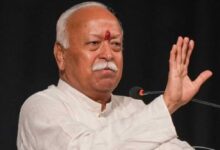 भागवत बोले- संघ डंडा लेकर दरवाजे पर खड़ा रहेगा, संतों से अपील- भारत को विश्वगुरु बनाने के लिए करें काम