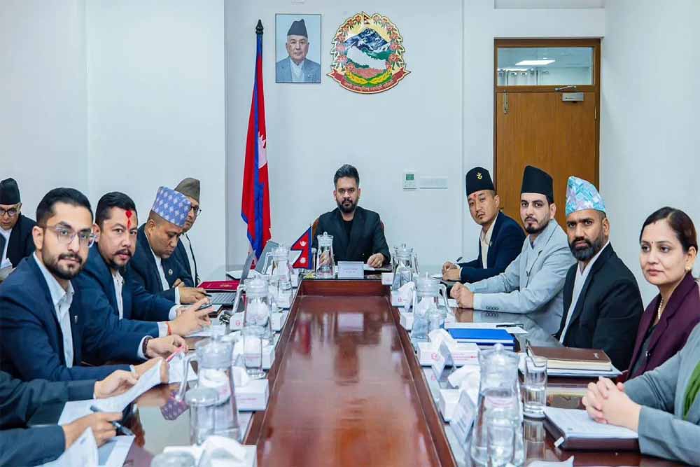 नेपाल में संकट गहराया, सरकार ने हफ्ते में दो दिन की छुट्टी का ऐलान किया