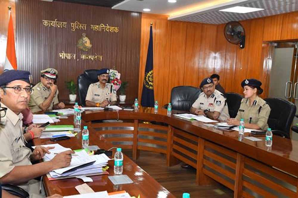 पुलिस महानिदेशक  कैलाश मकवाणा की अध्‍यक्षता में रेलवे सुरक्षा एवं सिंहस्थ-2028 की तैयारियों को लेकर पुलिस मुख्यालय में उच्चस्तरीय समन्‍वय समिति की बैठक आयोजित