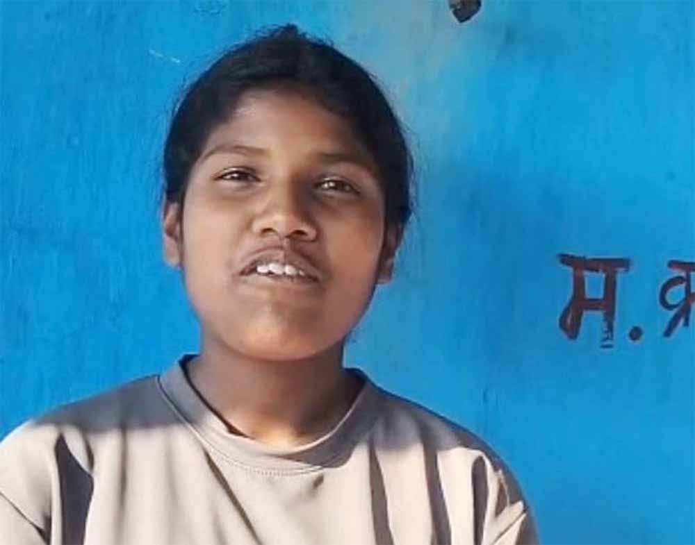 बस्तर की पद्मा के घर लौटी रोशनी साय सरकार की ‘बिजली बिल समाधान योजना’ बनी अनाथ बेटी का संबल