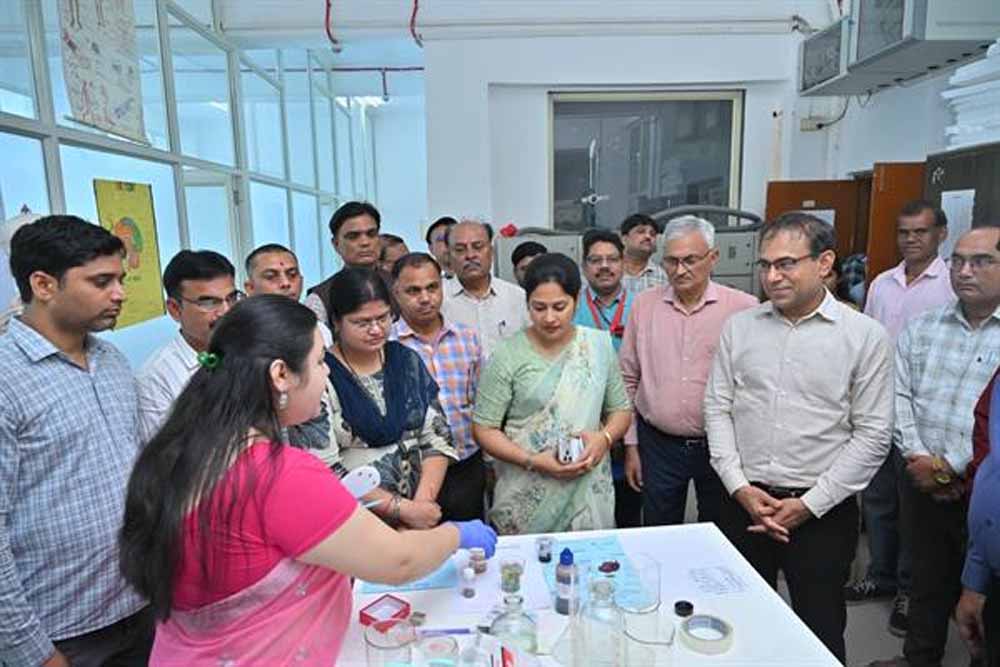 प्रयोगशालाओं के तकनीकी प्रशिक्षण से शिक्षकों की क्षमता में होगी वृद्धि : सचिव डॉ. गोयल प्रयोगशालाओं के तकनीकी प्रशिक्षण से शिक्षकों की क्षमता में होगी वृद्धि : सचिव डॉ. गोयल