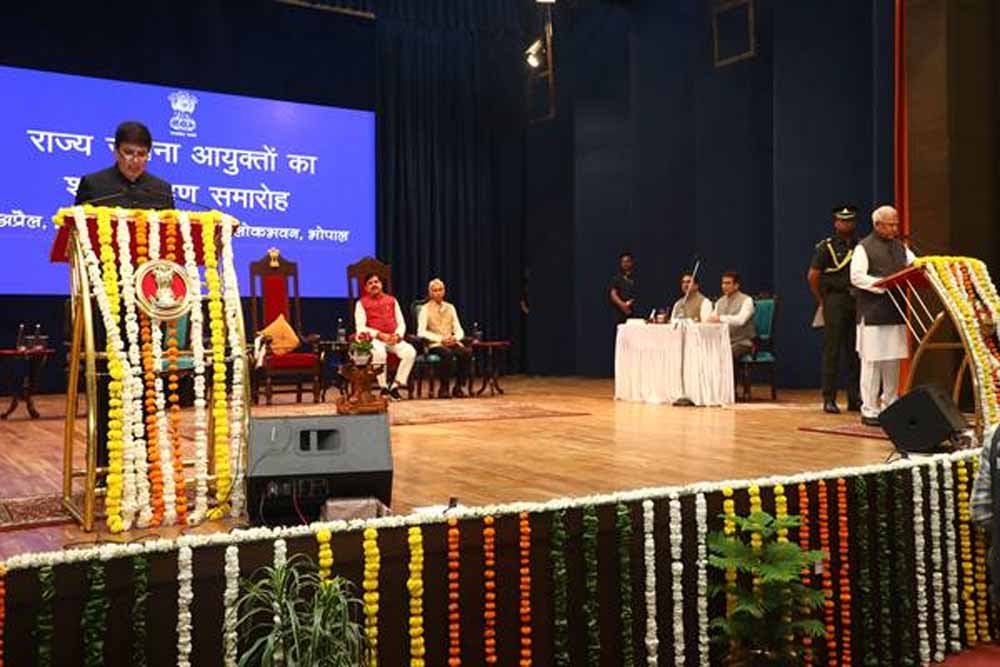 राज्यपाल ने नवनियुक्त राज्य सूचना आयुक्तों को दिलाई शपथ