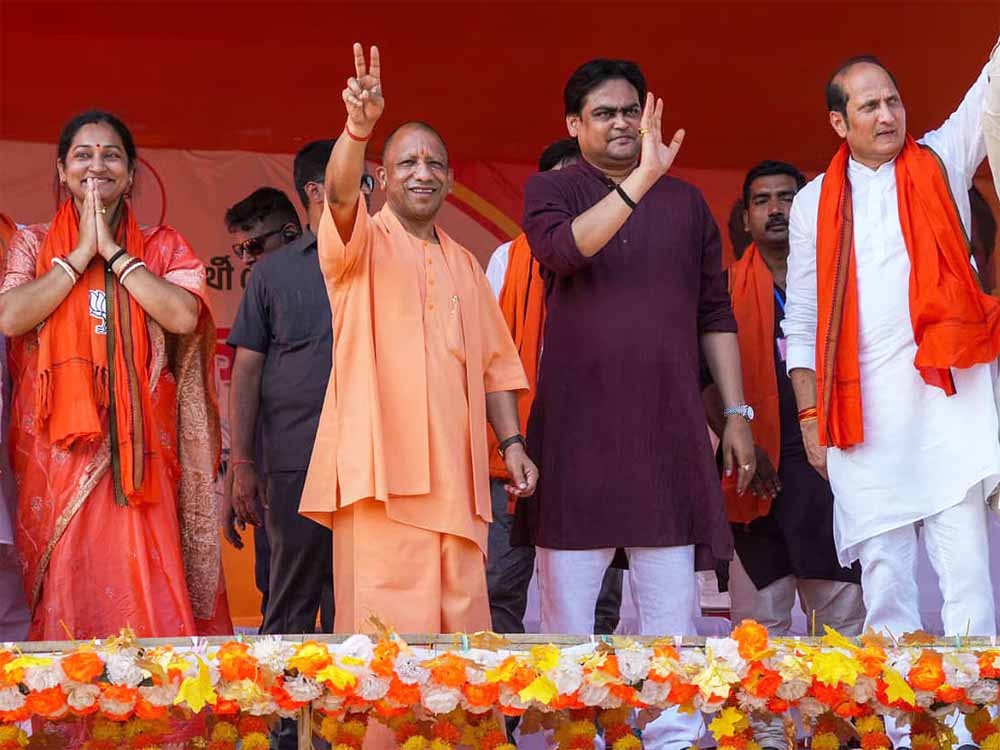 टीएमसी के गुंडों से हिसाब-किताब बराबर करने के लिए बंगाल में डबल इंजन सरकार आवश्यकः सीएम योगी