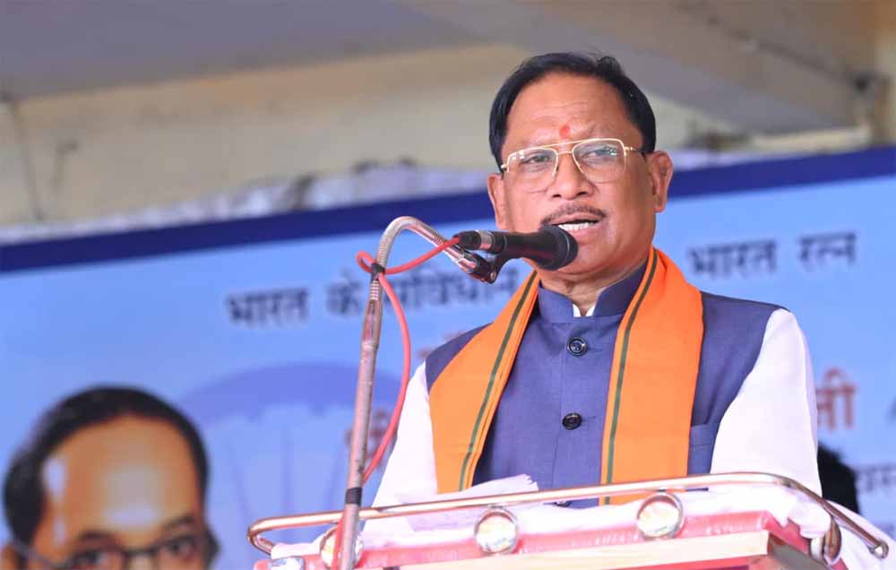 संविधान के मूल्यों को जन-जन तक पहुंचाने का संकल्प: समरसता भोज में शामिल हुए मुख्यमंत्री साय संविधान के मूल्यों को जन-जन तक पहुंचाने का संकल्प: समरसता भोज में शामिल हुए मुख्यमंत्री साय