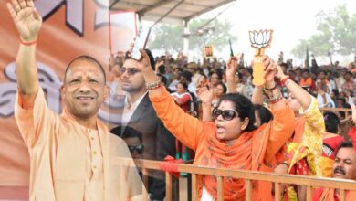 योगी आदित्यनाथ बोले – भाजपा सरकार आएगी तो बंगाल की सड़कों पर झाड़ू लगाएंगे गुंडे, माफिया व मौलाना