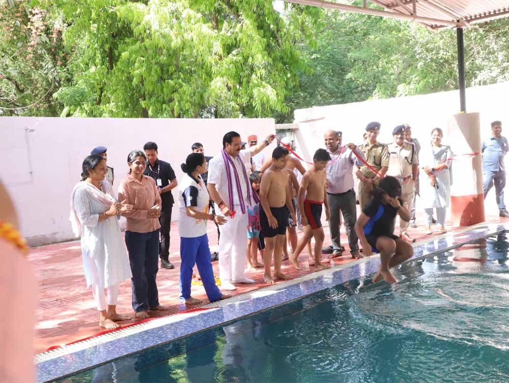 राज्यमंत्री डॉ. गौतम टेटवाल ने शासकीय स्विमिंग पूल का किया लोकार्पण
