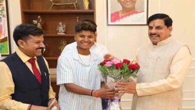 मुख्यमंत्री डॉ. यादव से क्रिकेटर क्रांति गौड़ ने सौजन्य भेंट की