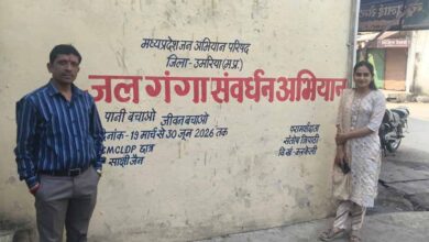 दीवाल लेखन कर MSW छात्रा द्वारा जल संरक्षण के लिए किया जा रहा जागरूक- जन अभियान परिषद