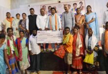 श्रमिक सम्मेलन में विकास की नींव रखने वाले हाथों का सम्मान