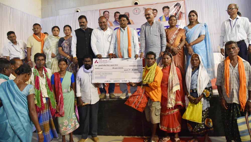 श्रमिक सम्मेलन में विकास की नींव रखने वाले हाथों का सम्मान