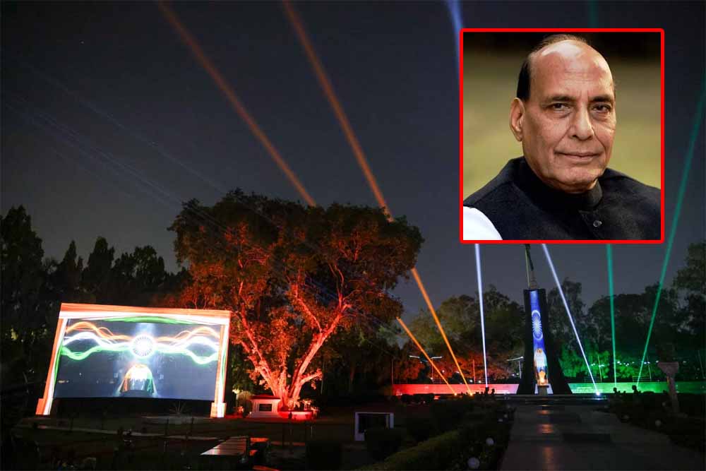 रक्षा मंत्री राजनाथ सिंह ने लखनऊ में सेना के युद्ध स्मारक पर लेज़र, लाइट और साउंड शो का किया उद्घाटन रक्षा मंत्री राजनाथ सिंह ने लखनऊ में सेना के युद्ध स्मारक पर लेज़र, लाइट और साउंड शो का किया उद्घाटन